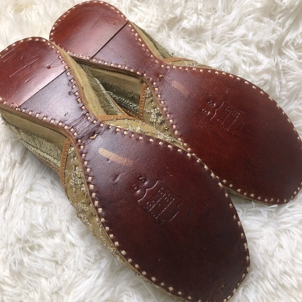 Tan and Gold Embroidered Women's Shoes EU 39 8.5 NWOB